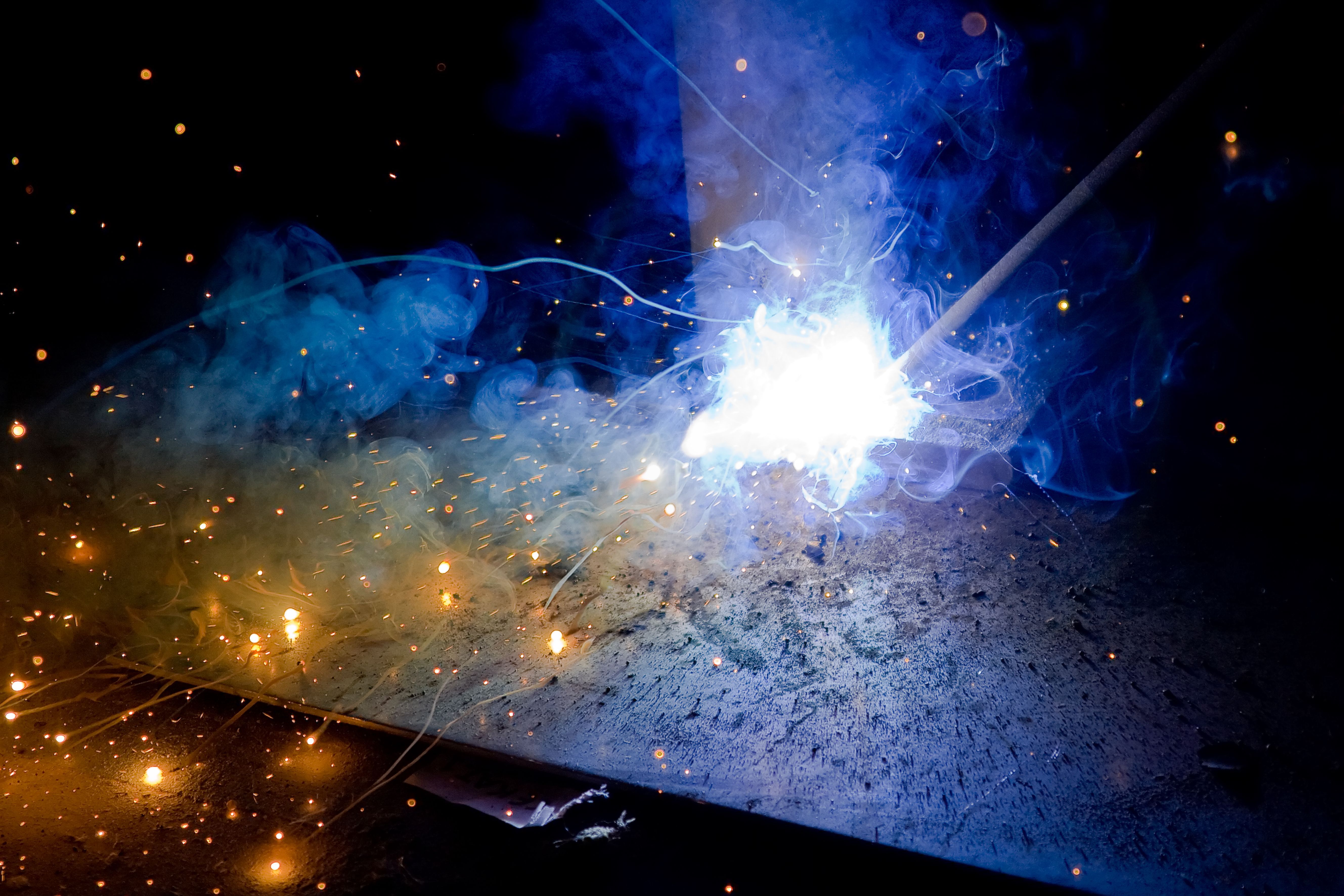 Moderne Industrieanlage mit technischen Systemen